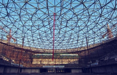 Why is it more appropriate to choose steel structure space frames for large buildings