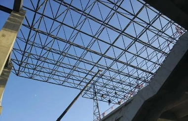 Differences Between Steel or Concrete Space Frame Structures