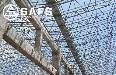 What key considerations should be taken into account when constructing premises for food storage?